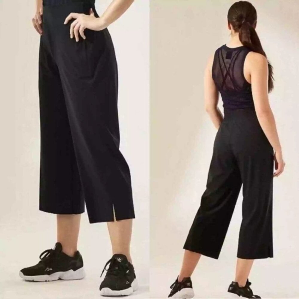 Athleta Cosmic Crop Black Pants Wide Legs Size Medium